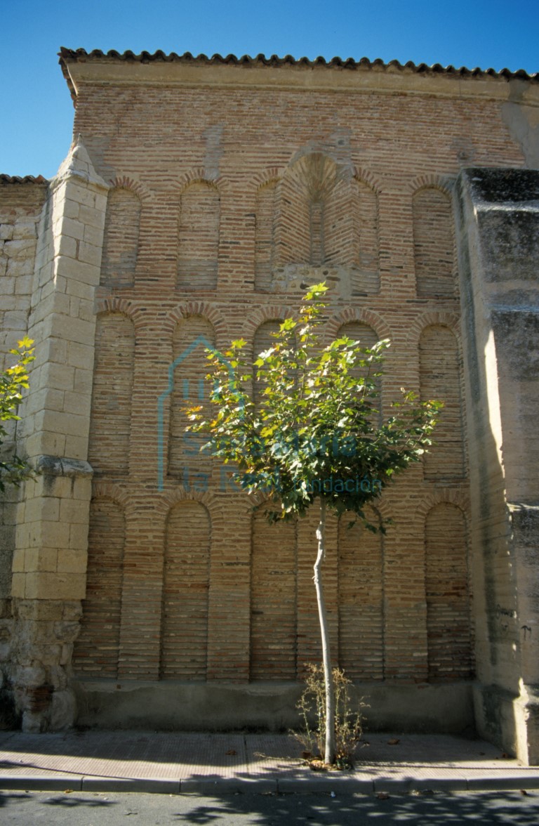 Muro oriental de la cabecera