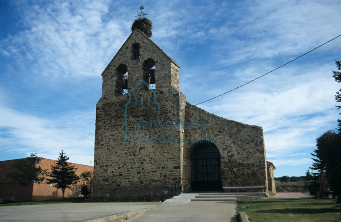 Vista del exterior desde el oeste Vista del exterior desde el oeste