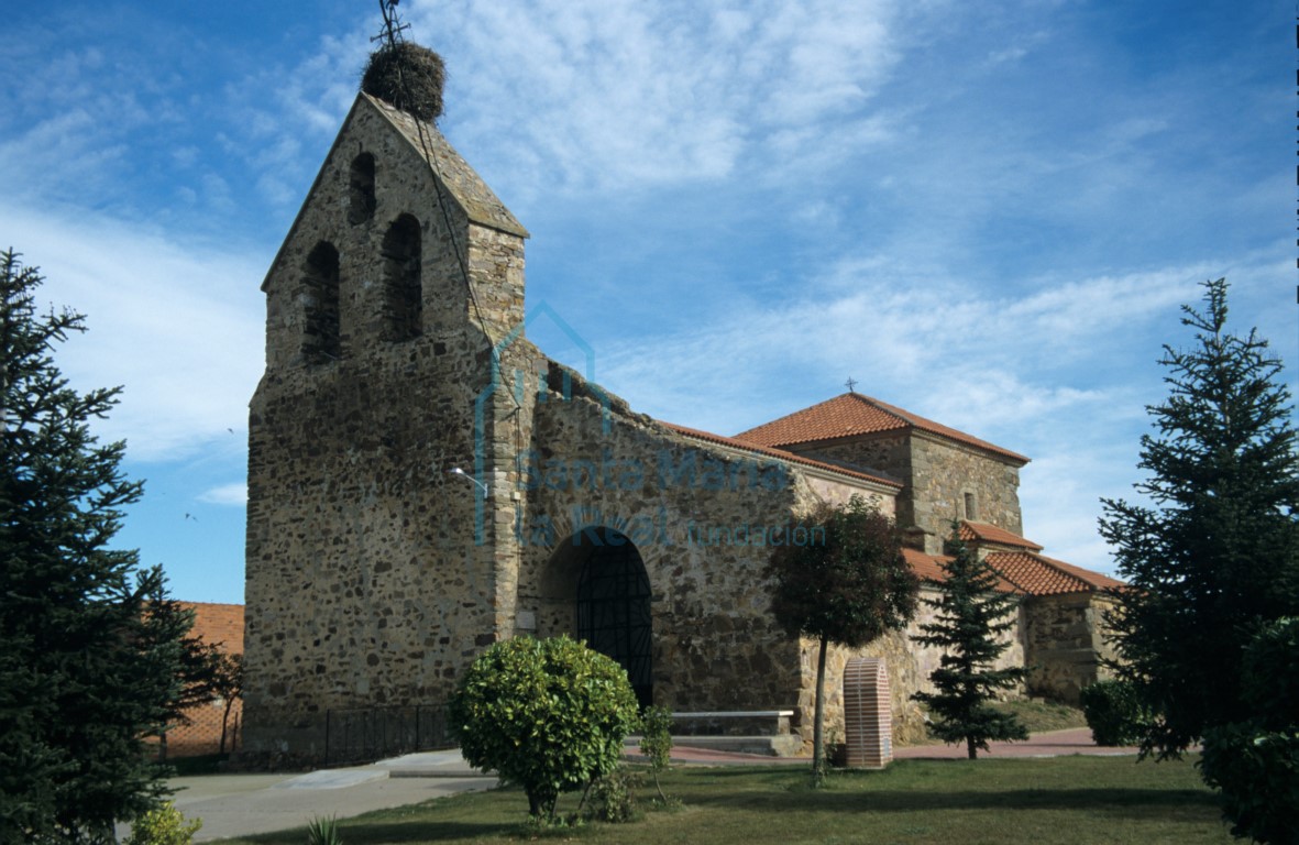Vista de la iglesia desde el lado suroeste