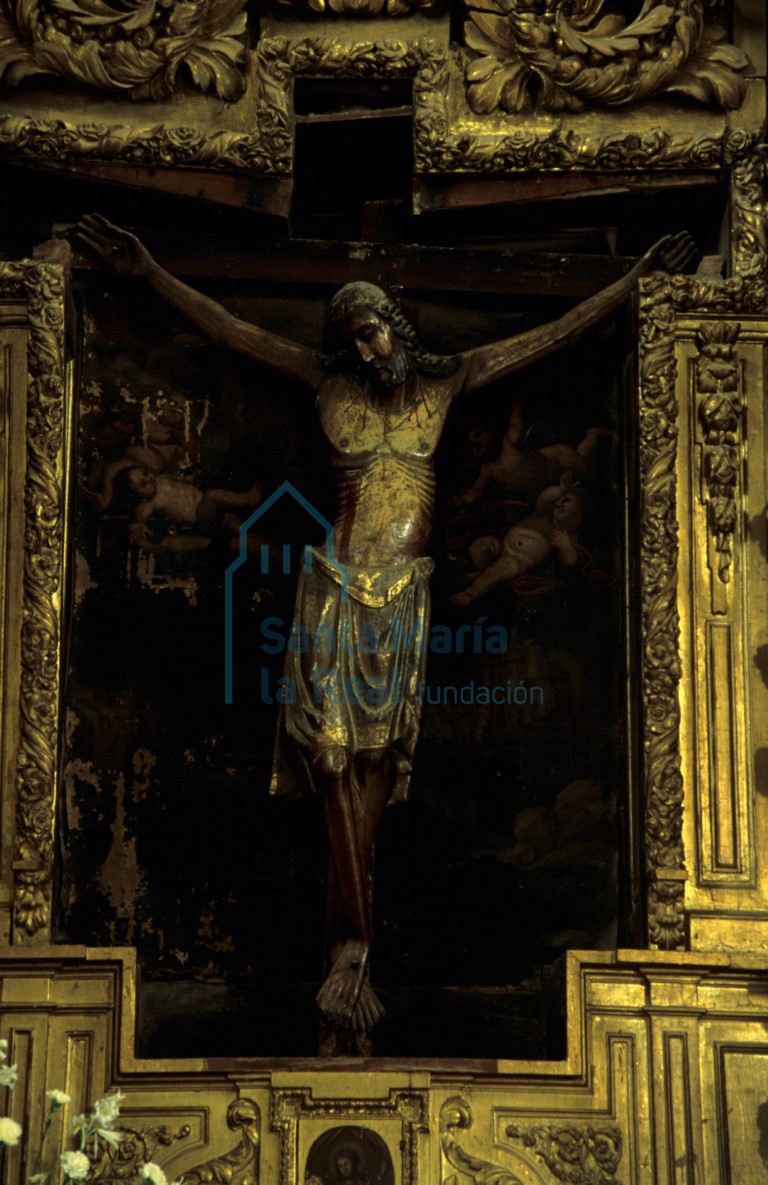 Talla de Cristo Crucificado en la cabecera de la capilla norte