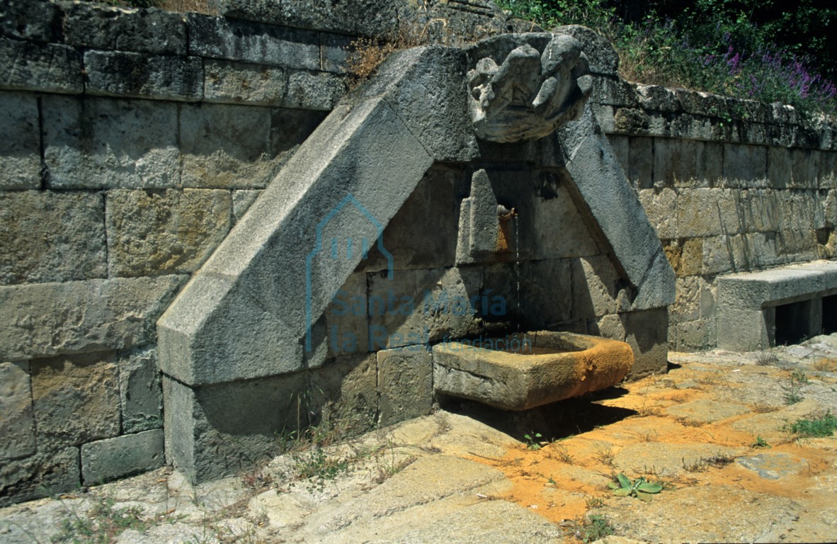 Fuente del Ángel en los restos de Valparaíso