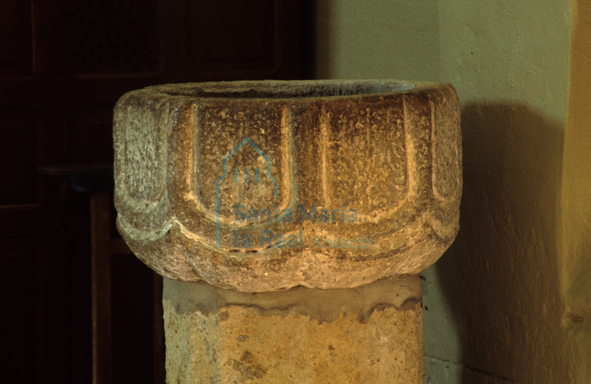 Detalle pila aguabenditera