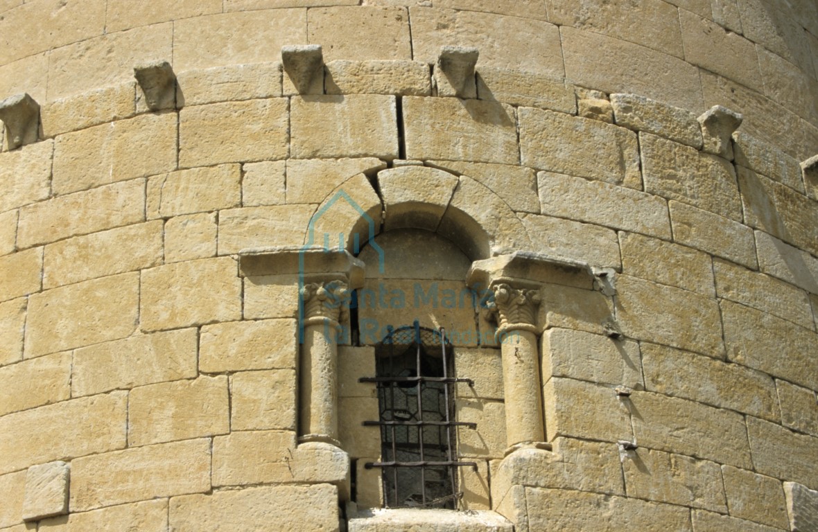 Detalle de la ventana absidal