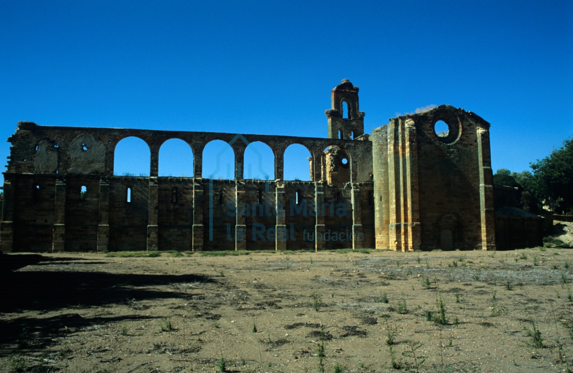 fachada meridional de la iglesia