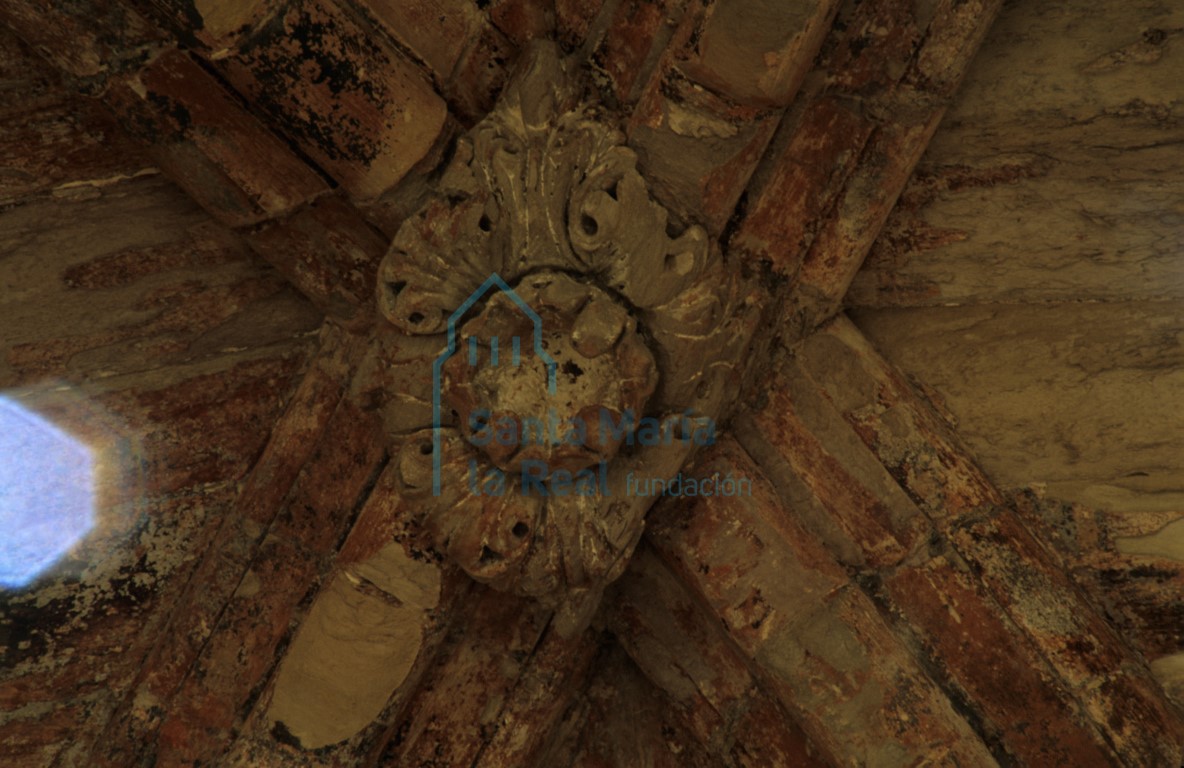 Detalle de una clave en las bóvedas de la girola