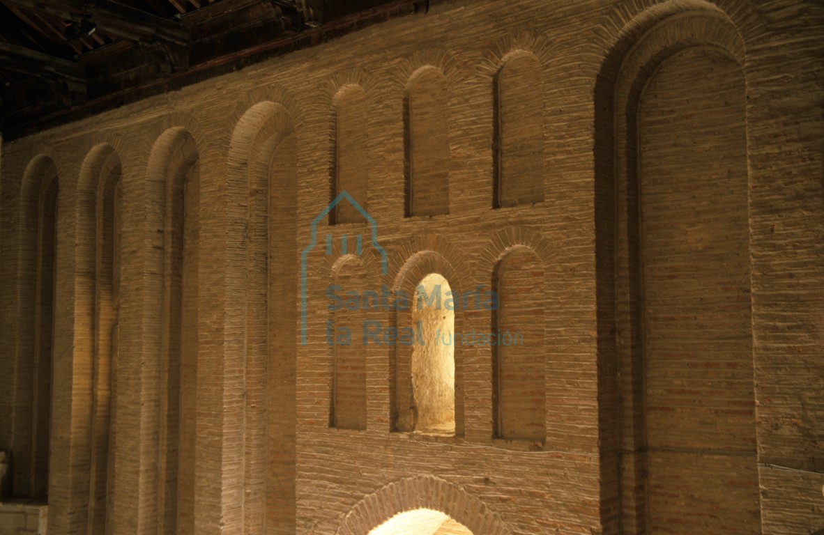 Inetrior de la nave del muro norte