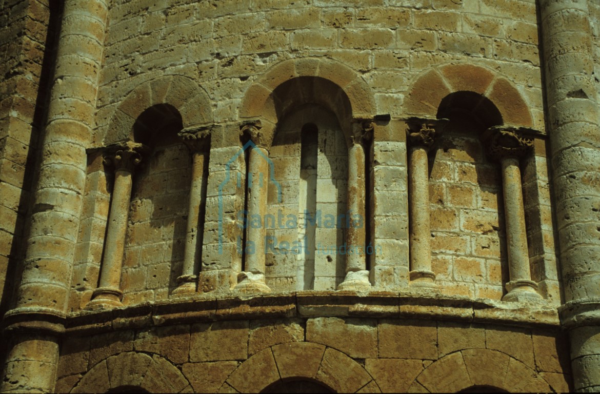 Detalle de las ventanas de la cabecera