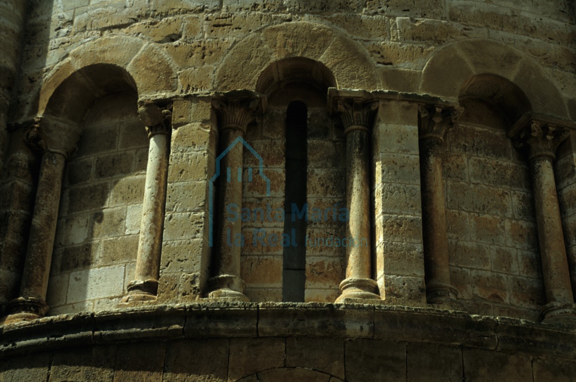 Detalle de las ventanas de la cabecera