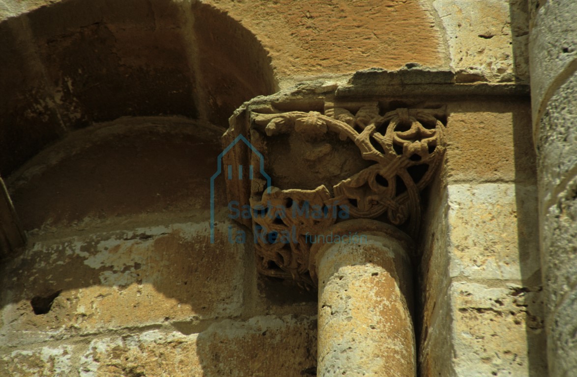 Capitel decorativo del exterior