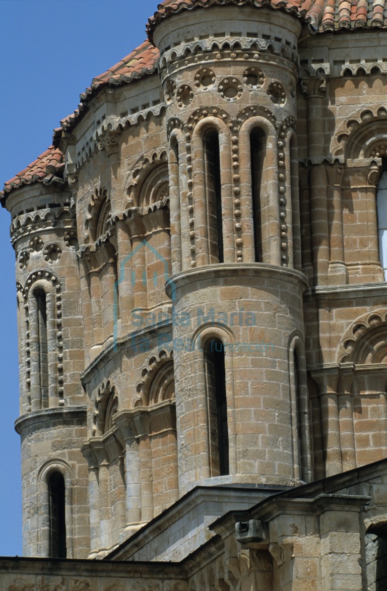 Detalle de las ventanas del cimborrio