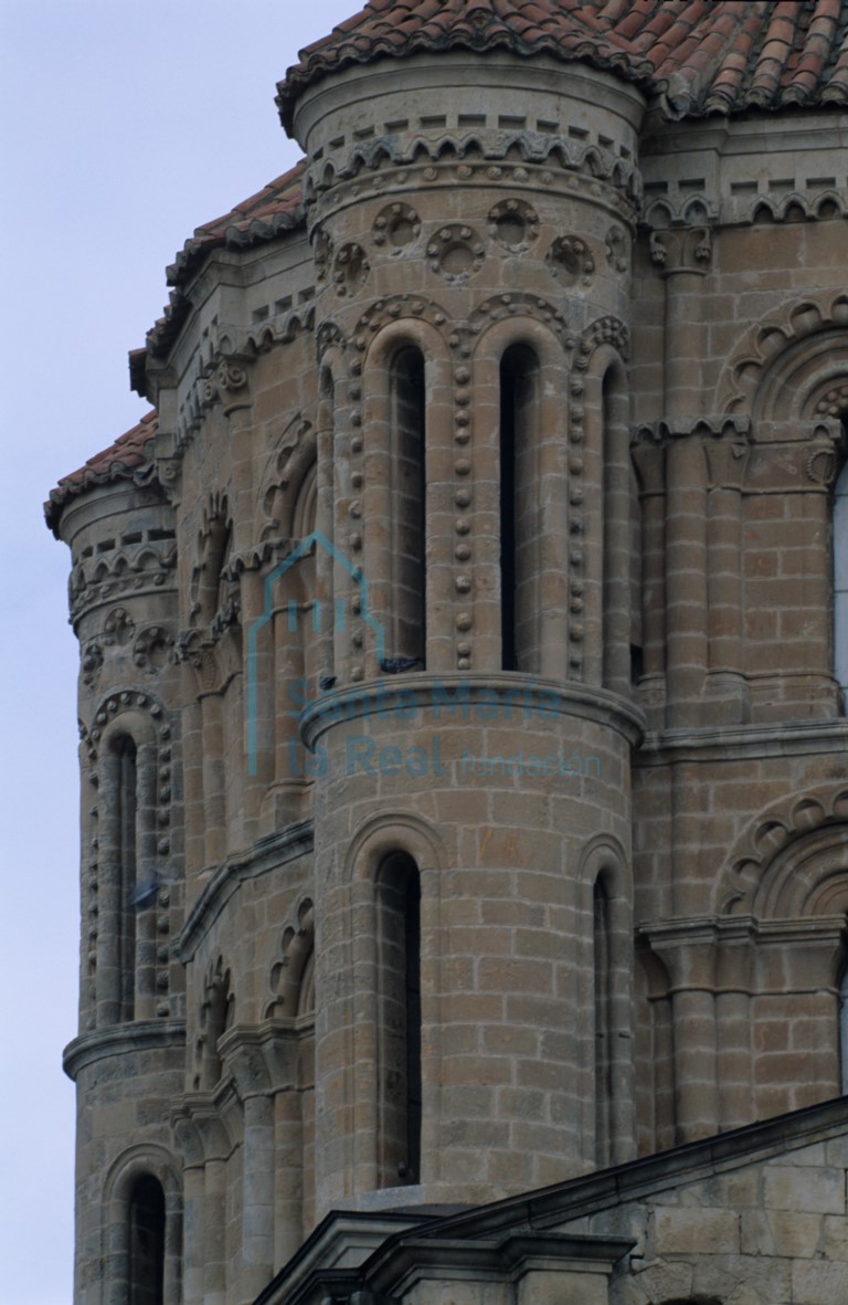 Detalle de las ventanas del cimborrio