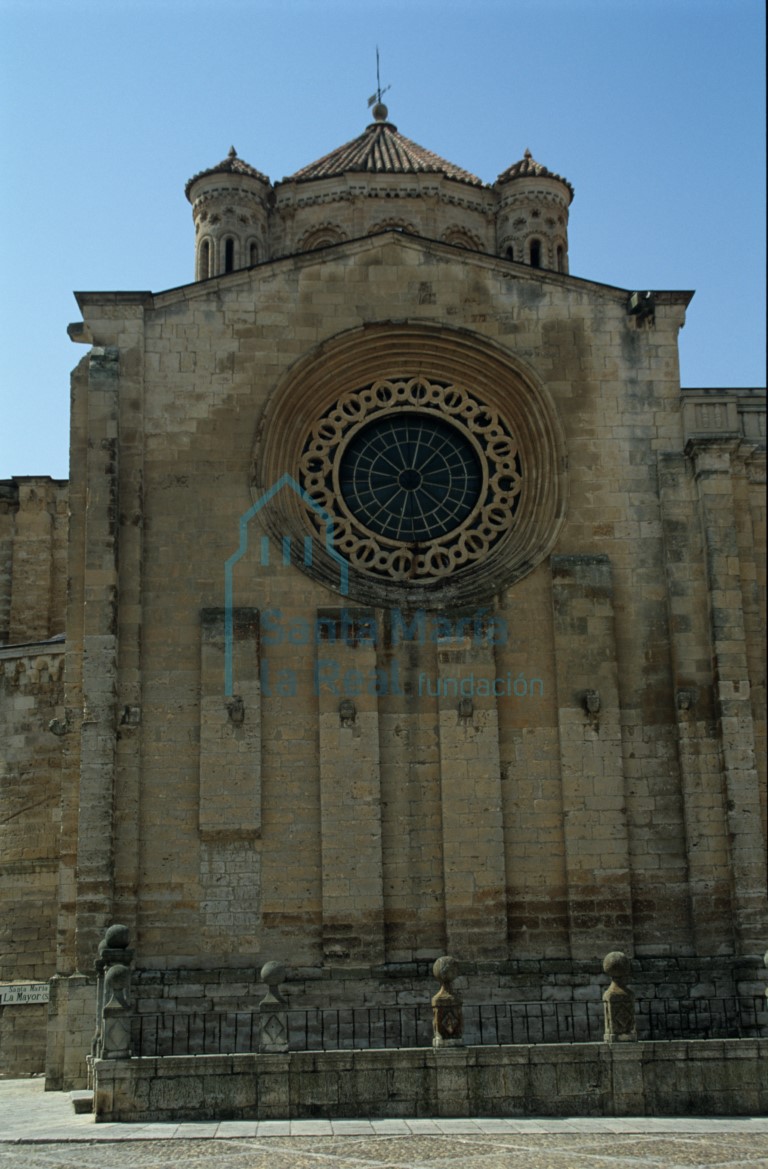 Fachada septentrional del crucero