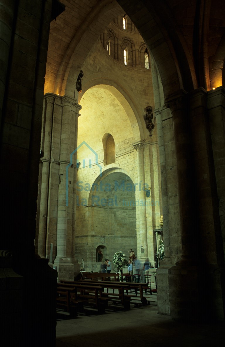 Interior de la colegiata