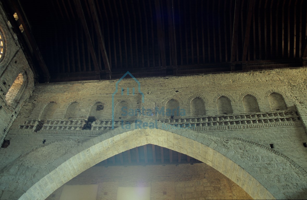 Arco entre las naves