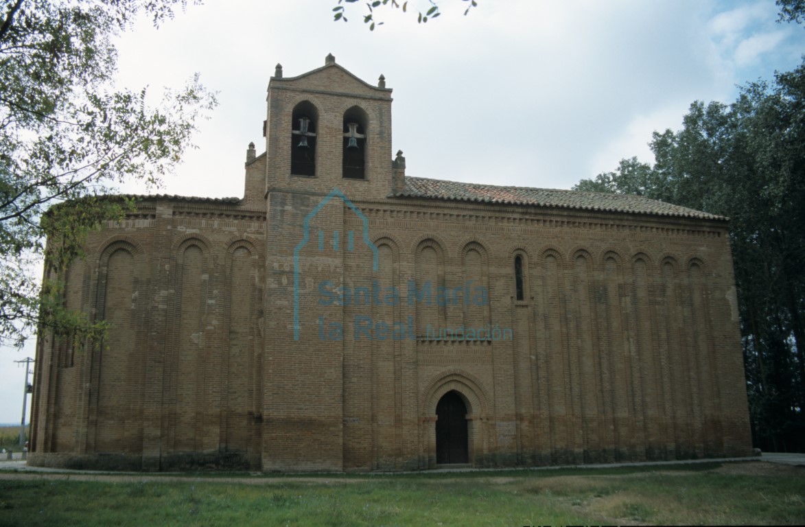 La ermita vista desde el norte