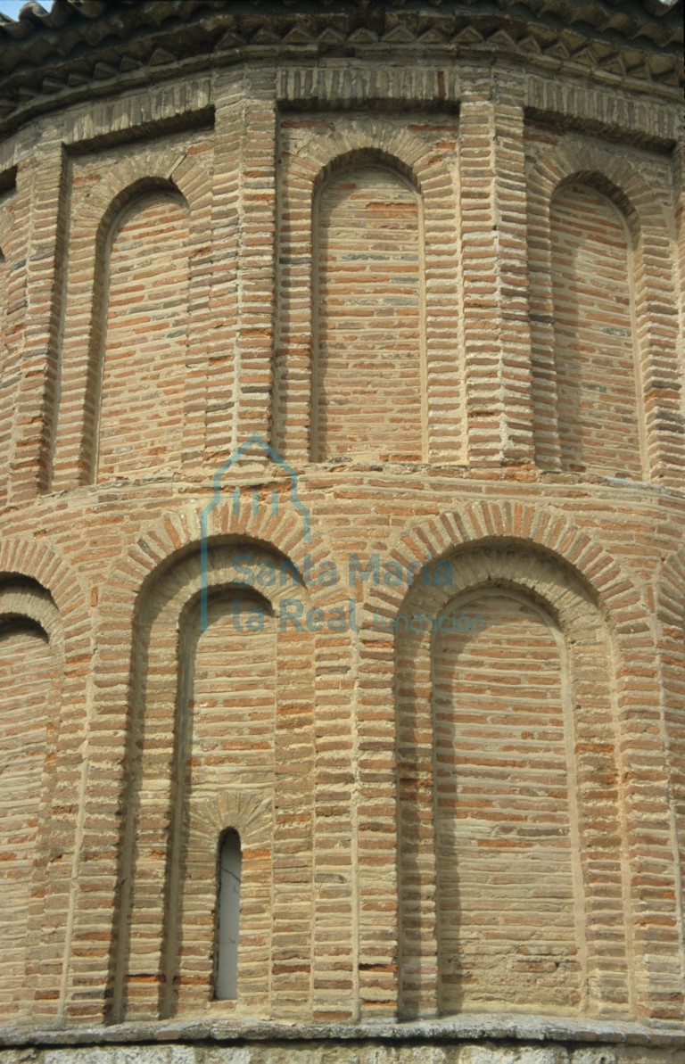 Detalle del exterior de la cabecera