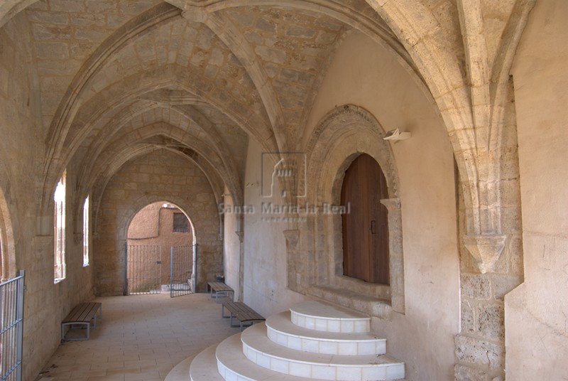 Interior del pórtico meridional