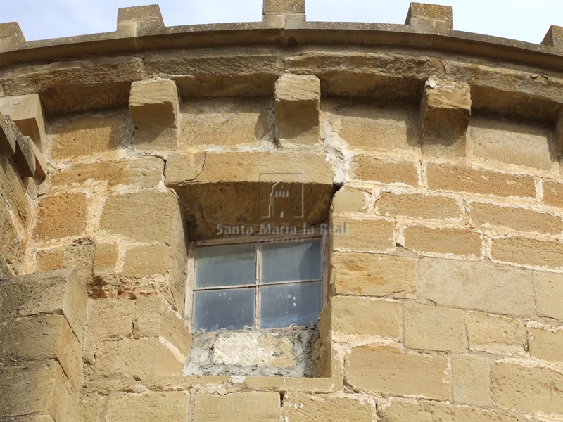 Ventana del ábside en el lado sur