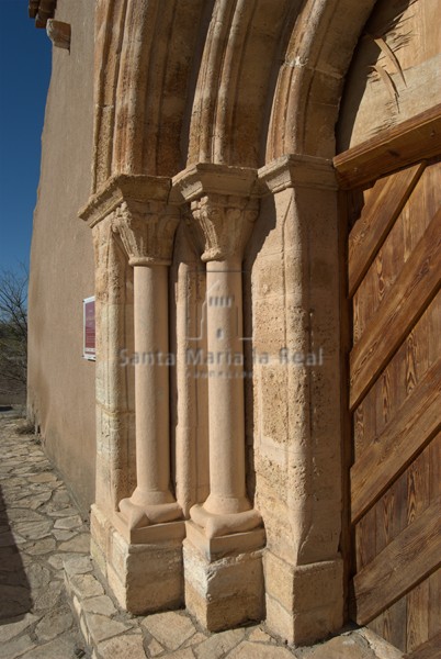 Detalle de la portada del lado occidental