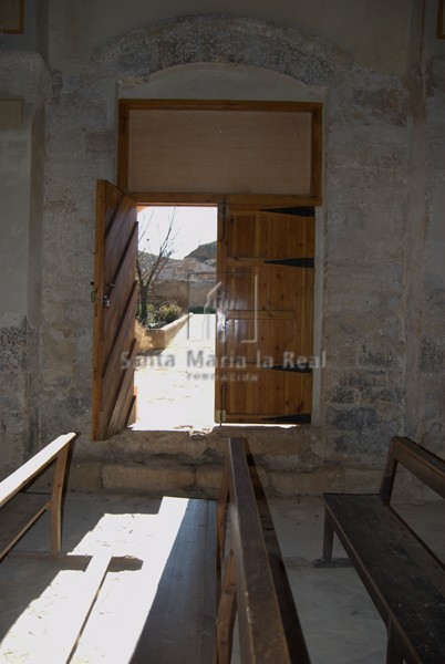 Puerta de entrada vista desde el interior