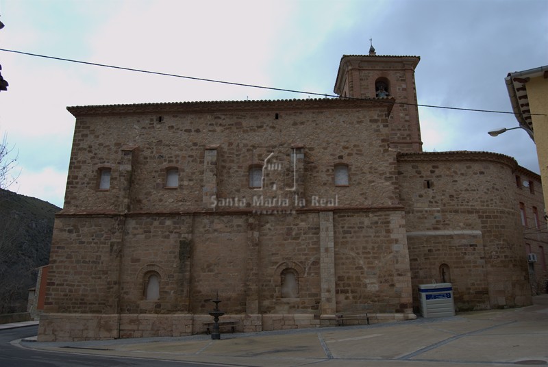 Vista del lado sur de la iglesia de San Miguel