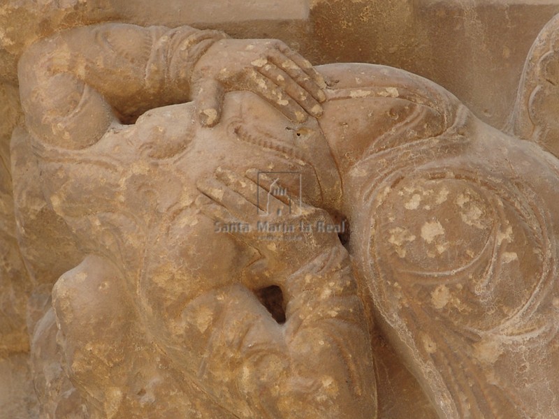 Bailarina, detalle de un capitel de la portada sur Bailarina, detalle de un capitel de la portada sur