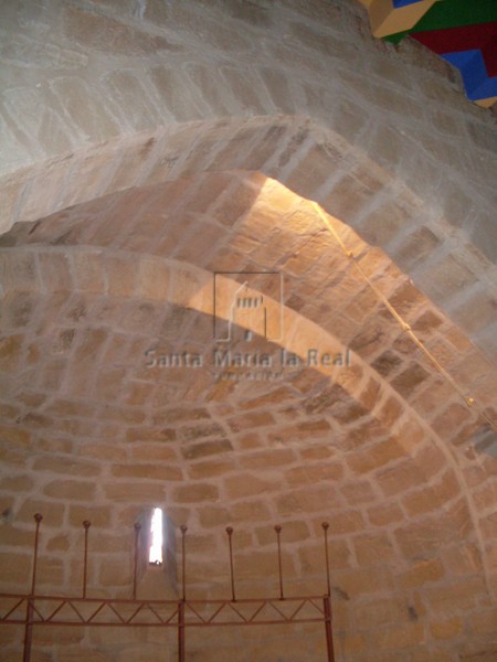 Detalle de la bóveda de la cabecera y arco triunfal