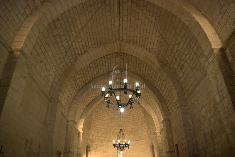 Vista de la bóveda apuntada de la nave