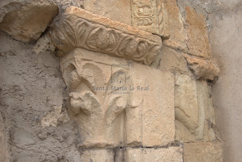 Detalle del capitel de la antigua portada sur