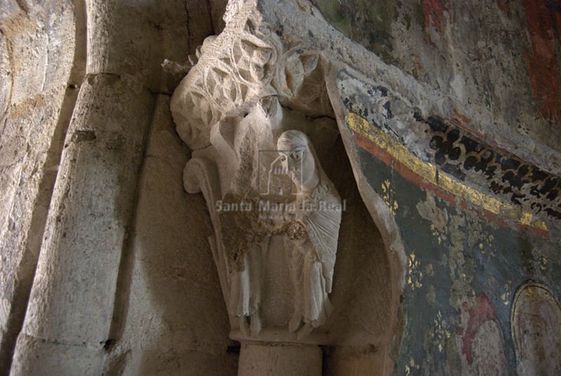 Capitel interior del ábside, Visitación