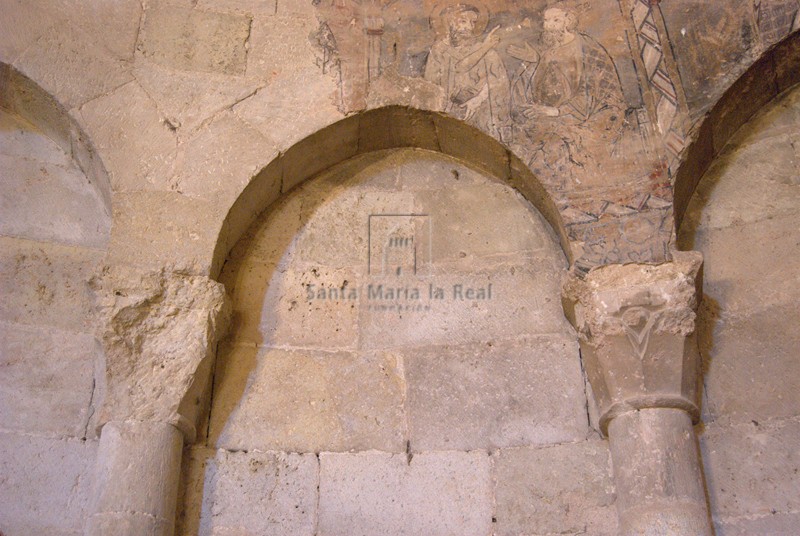 Detalle de los arcos ciegos del ábside