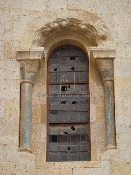 Ventana sur del presbiterio