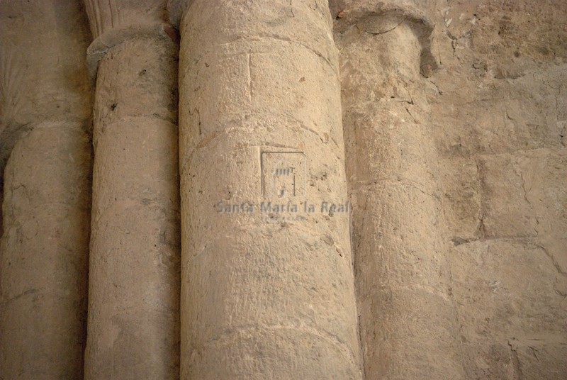 Marcas de cantero en las columnas adosadas