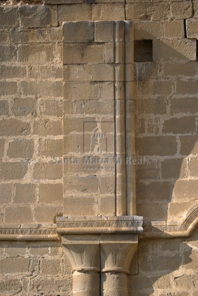 Detalle del arco que da paso al presbiterio