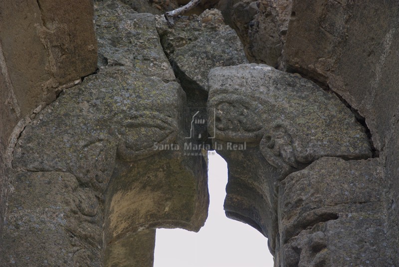 Detalle del arco interior de la ventana superior del muro occidental desde el interior