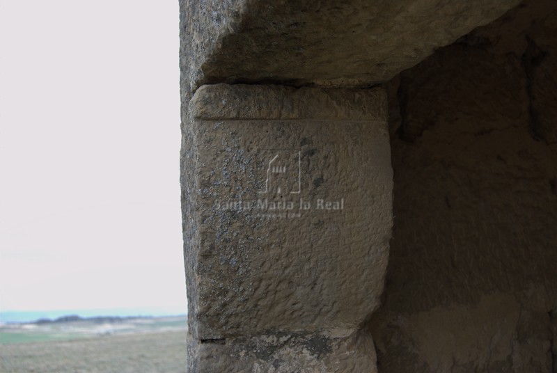 Detalle de la puerta de la torre meridional Detalle de la puerta de la torre meridional