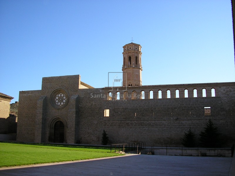 Vista del lado oeste de la iglesia del monasterio de Rueda