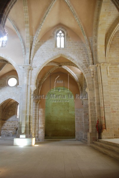 Vista de la capilla de Santa Bárbara en el lado del Evangelio