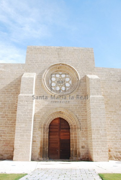 Portada a los pies de la iglesia