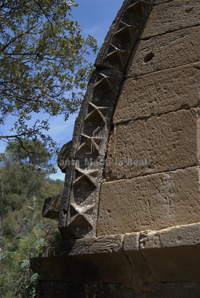 Detalle de la chambrana de la portada occidental