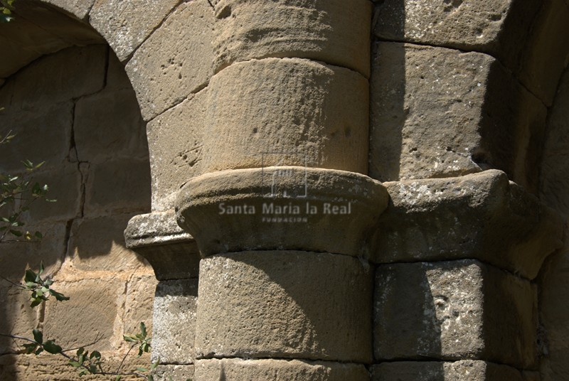 Detalle de columnas adosada al interior