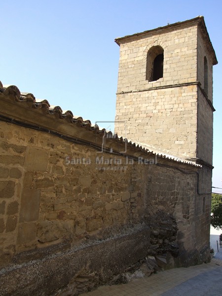 Vista del muro norte y la torre