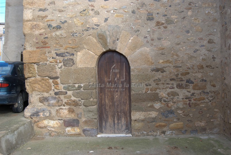 Puerta de acceso a la torre