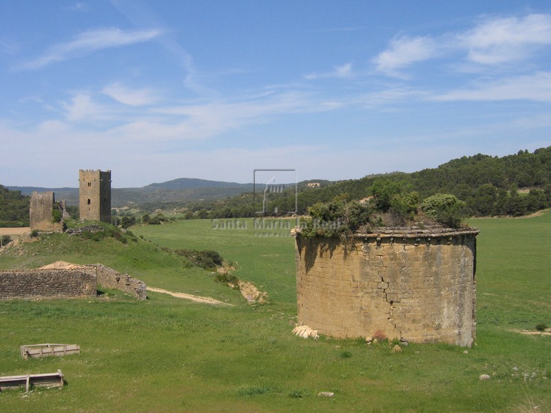 Vista de la ermita y del castillo