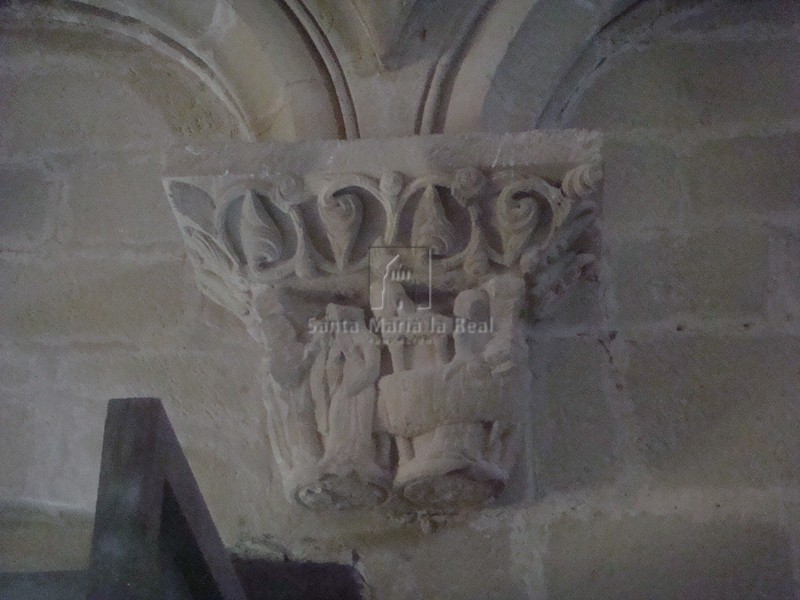 Capitel de la arquería interna en el muro norte. Anunciación y Natividad