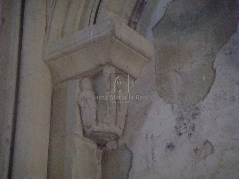 Capitel de la arquería interna en el muro sur. Resurrección de Lázaro Capitel de la arquería interna en el muro sur. Resurrección de Lázaro