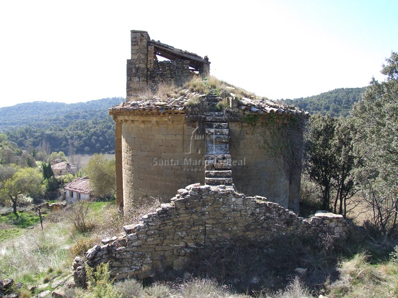 Vista del ábside y arbotante