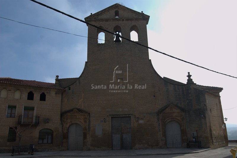 Espadaña y fachada occidental