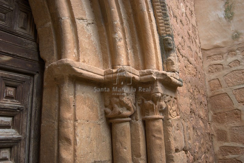 Detalle de la lado sur de la portada