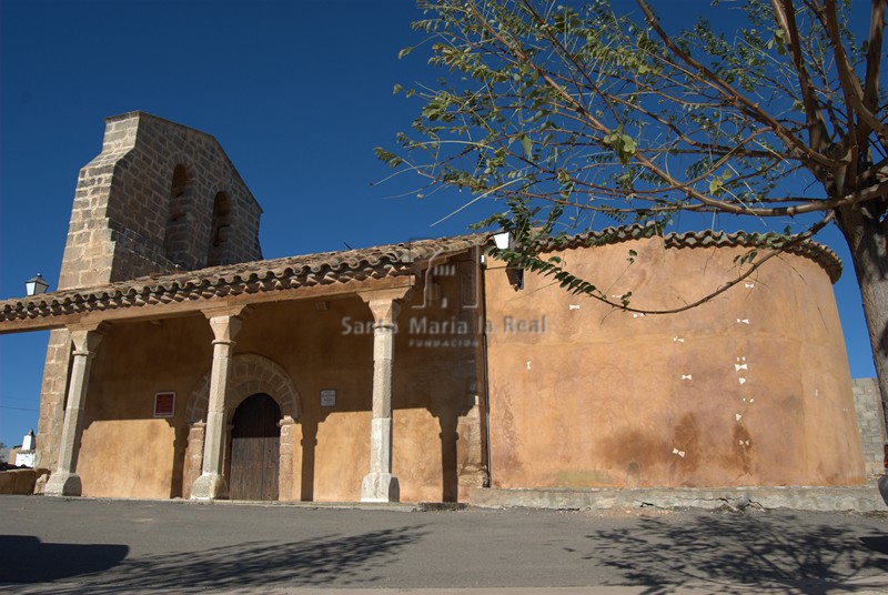 Exterior desde el lado sur